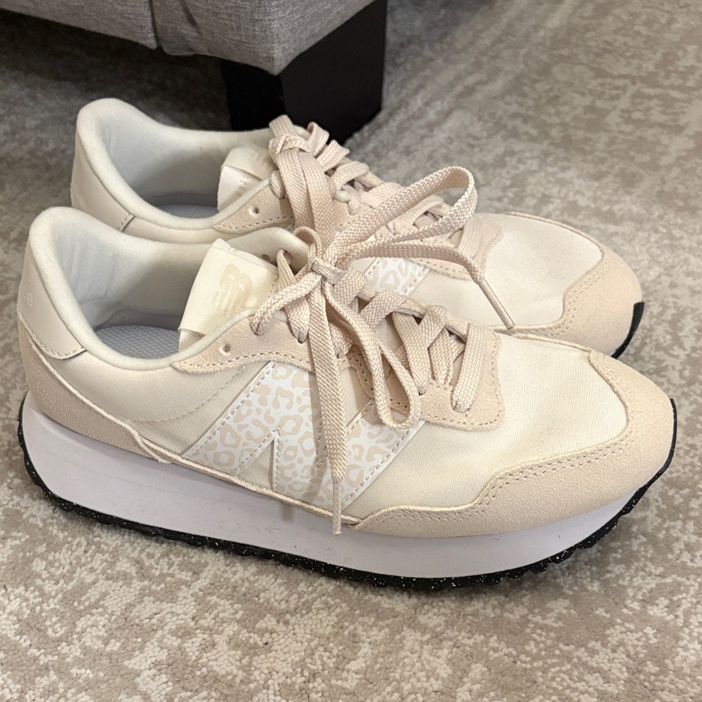 NWOT New Balance 237 sneakers
